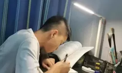 “奇趣瞬间：我坐在学长上写作业的趣味经历”