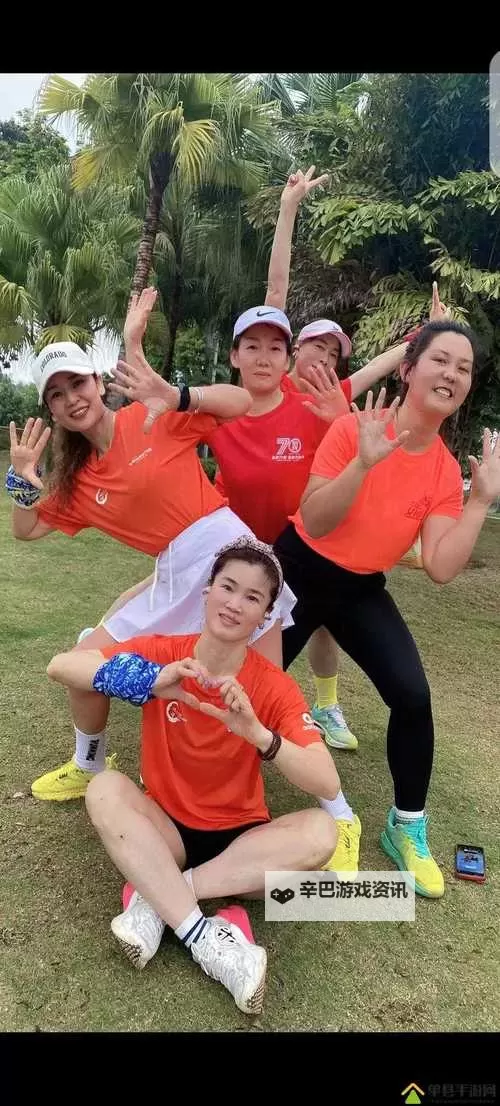 揭秘真人视频：做运动与打扑克完美结合的精彩瞬间图1