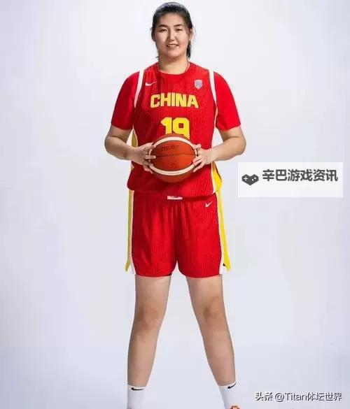 潮流风尚：探秘欧美与亚洲制服高清展现美学魅力图1