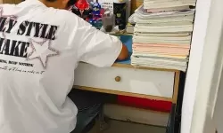 暖心瞬间：我在学长的上面写作业的温馨时光