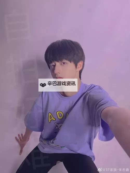 在校草紫色上写作业:校园里的温馨瞬间图1