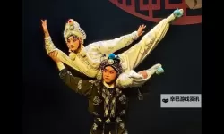 赵欣丝绸舞台事故引发关注：舞台安全再起讨论