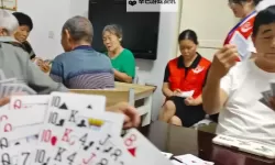 在洗手间打扑克又疼又叫：意外中的幽默时刻