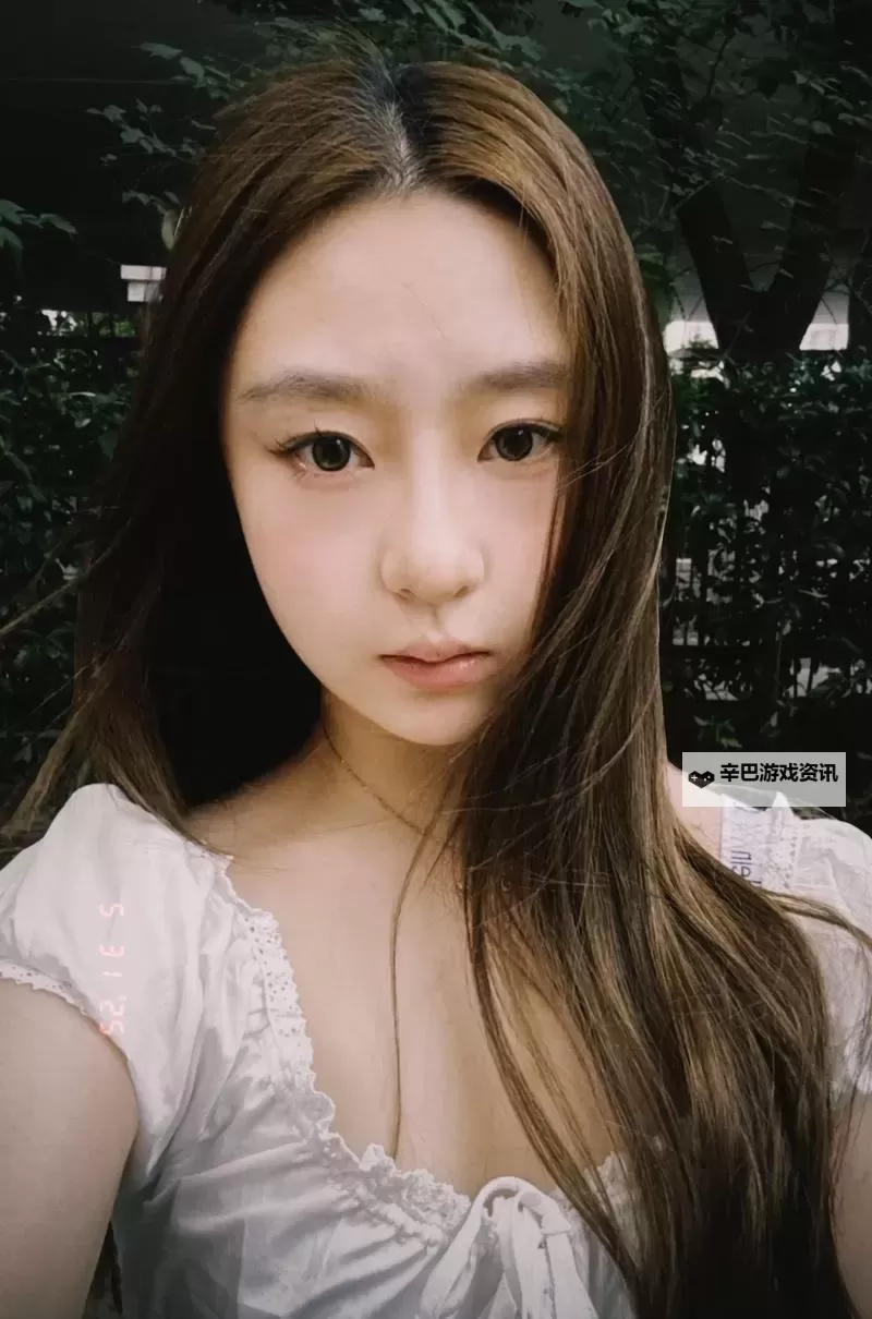 欢乐纷飞，追忆青春——婷婷五月妹妹的美丽瞬间图1