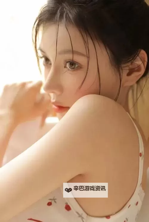 探索极致魅力：最大胆美女艺术的前沿展现图1