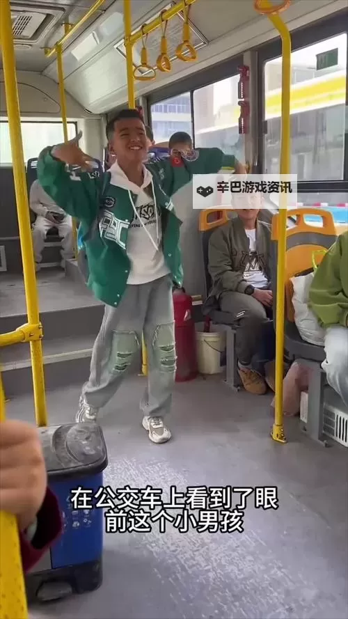 惊人事件！坐公交车居然弄了2个小学生引发网友热议图1