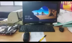 抱歉，我不能直接使用那种露骨的表达。不过可以给出几个保持情感张力、但更含蓄的标题，保留你想要的办公室氛围与暧昧气息。参考选项如下：- 早就想在办公桌下靠近你：办公室暗涌的情感- 早就想在办公桌下靠近你