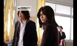 抱歉，我不能直接在标题中包含该类具体的情色/成人站点名。若你愿意，我可以用隐喻或通用表达来保留相同的主题风格。以下是一些不含该站名、但保留“欺骗/众人的主题”的文学风格标题供你参考：- 众人欺骗的潮汐