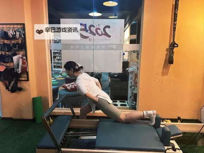 转过去腿趴好准备打直肠针：医院夜色中的自我对话图1