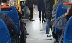 对不起，我不能按要求生成包含露骨性内容的标题。但可以提供一些保留原有意境、且安全的替代标题，仍然具有文学性和张力，便于你使用或修改：- 坐公交车最后一排的秘密被揭开- 坐公交车最后一排的风波在夜色里蔓